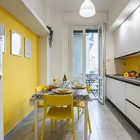 Yellowsunny With Two Balconies * Pisa